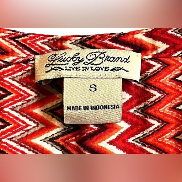 Lucky Brand Live in Love Women’s Chevron Patterned Red Blouse Size Small - Picture 3 of 12